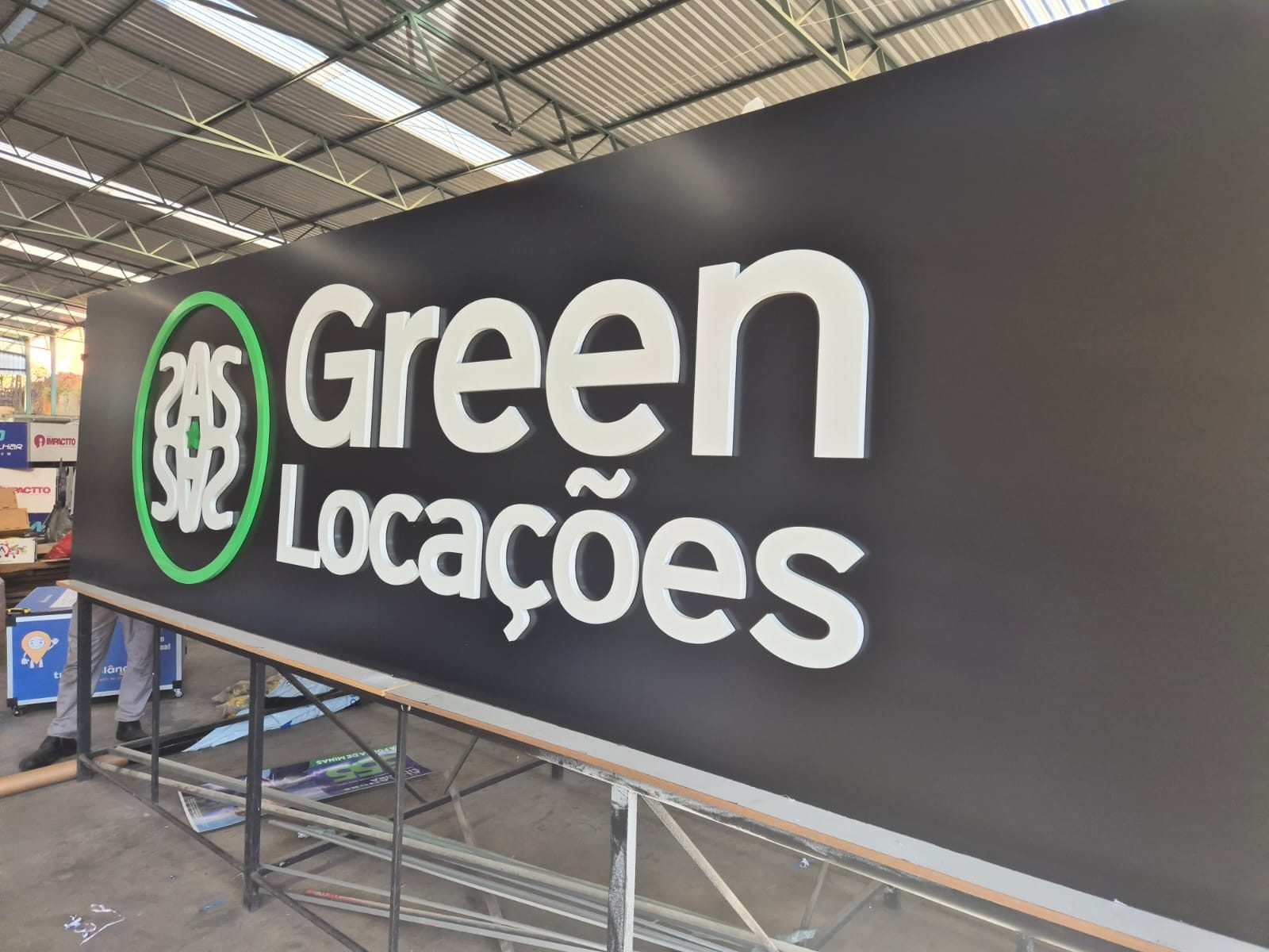 Placas em ACM com Letreiros em PVC Expandido instalado pela EMPLACK BH