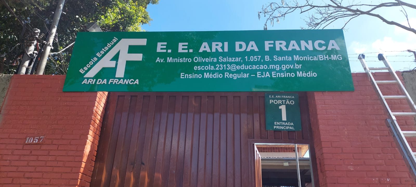 Placas em ACM com Letreiros em PVC Expandido instalado pela EMPLACK BH